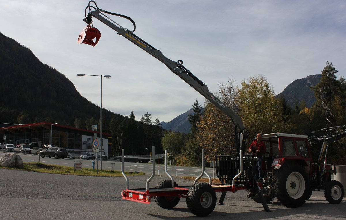 Rückewagen 5.600 kg mit Kran 7,1 m