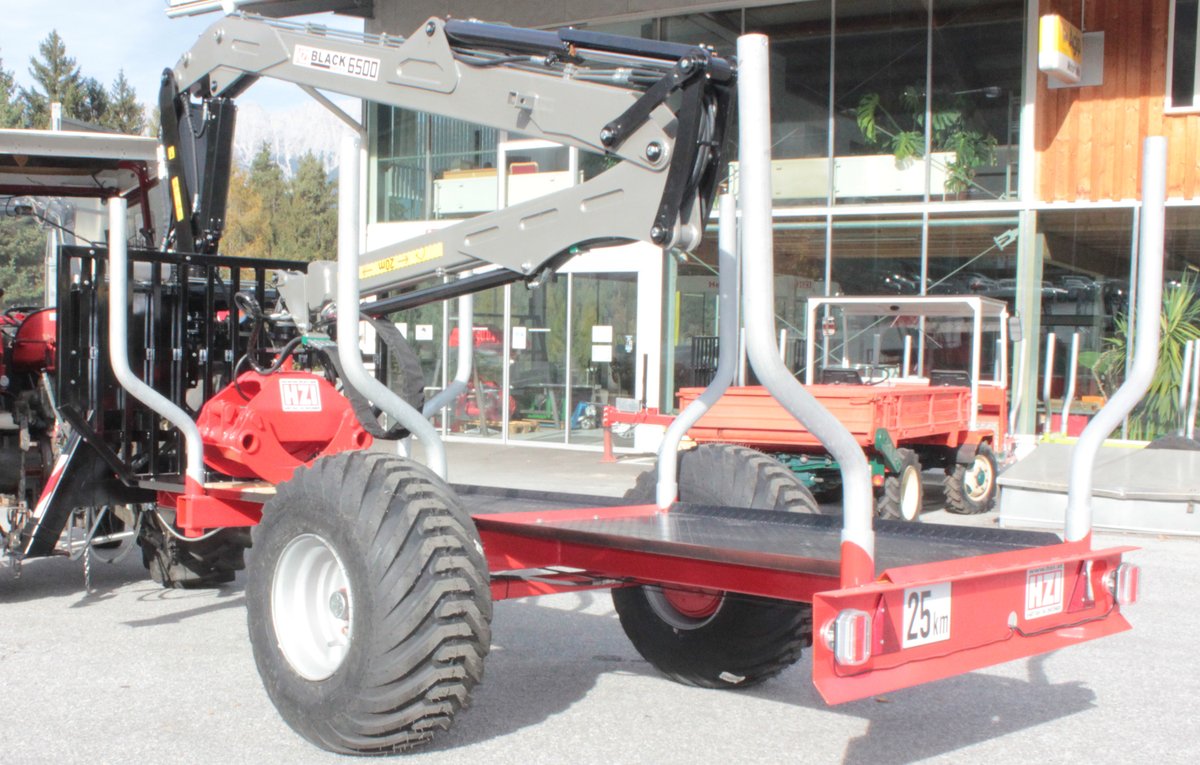 Rückewagen 8.000 kg mit Kran 7,1 m