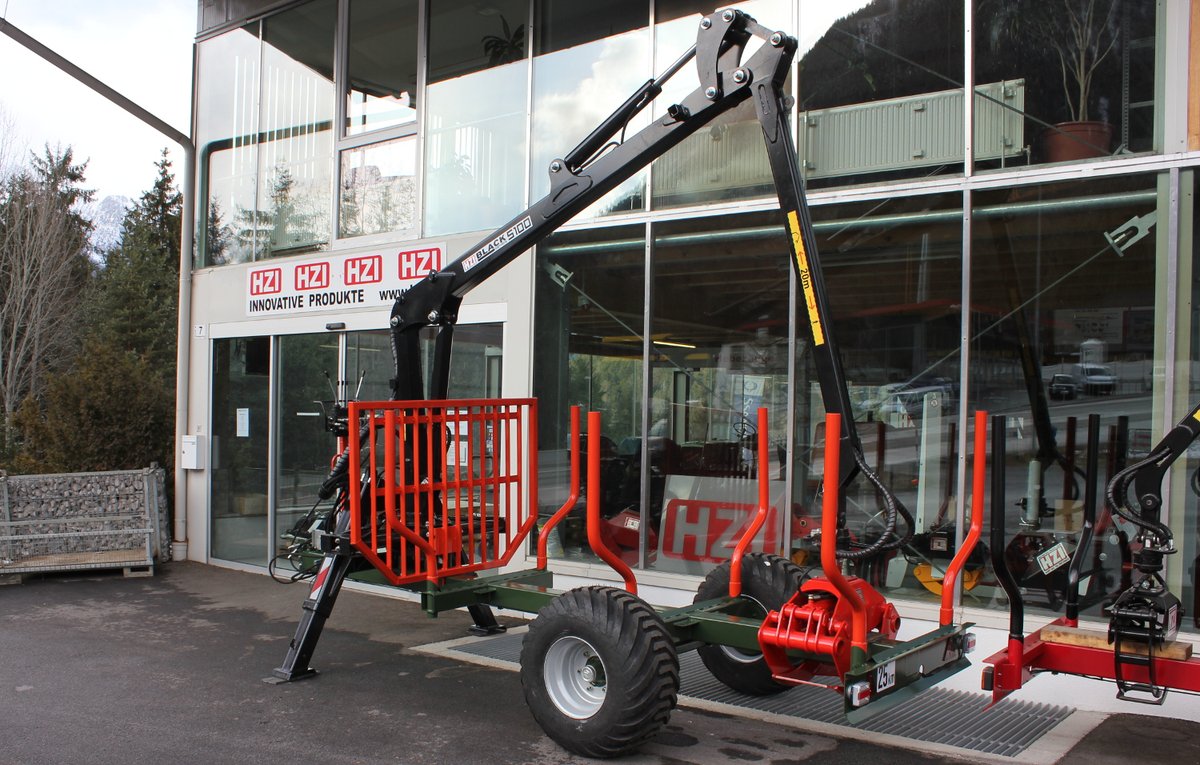 Rückewagen 5.600kg mit Kran 6,0m